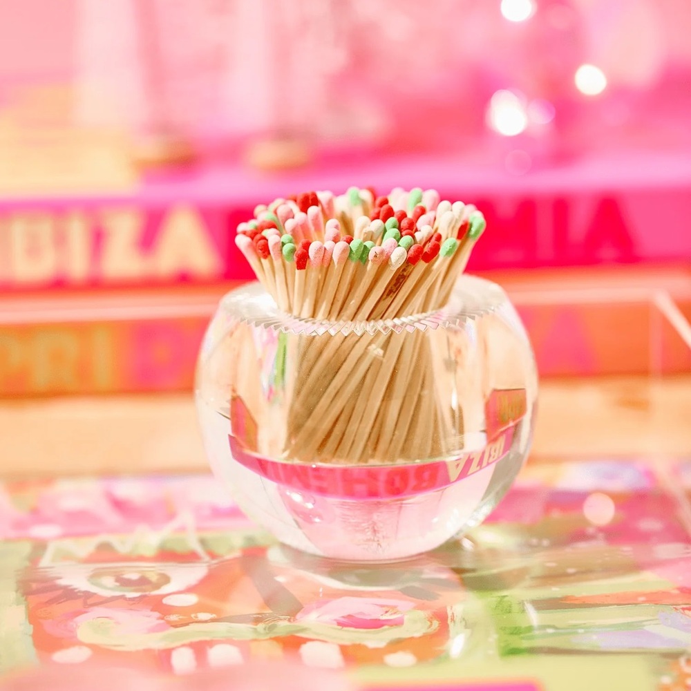 TART BY TAYLOR Round Match Striker |
Holiday Matches, NIB, Sold Out Everywhere! - Picture 2 of 8